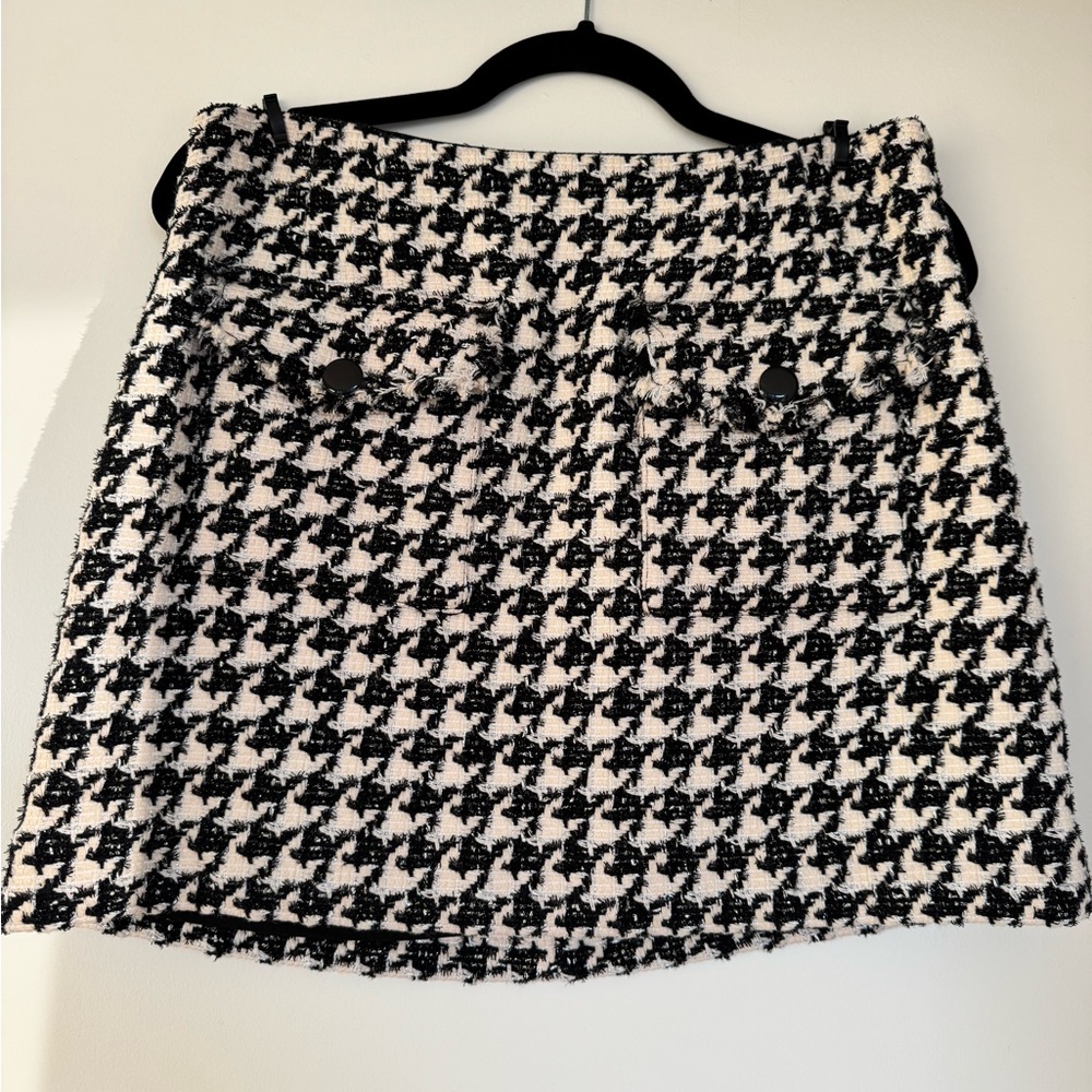 Veronica Beard Black and Cream Textured Blazer and Mini Skirt set - Picture 4 of 12